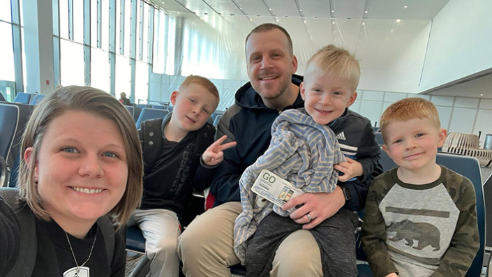 711×400 – Africa – Hoff family – Airport