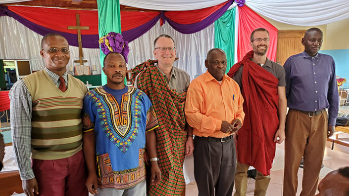 711×400 – Tanzania – Foxen and Roebke – Shukas – 2